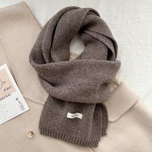 Elegant Brown Wool Scarf